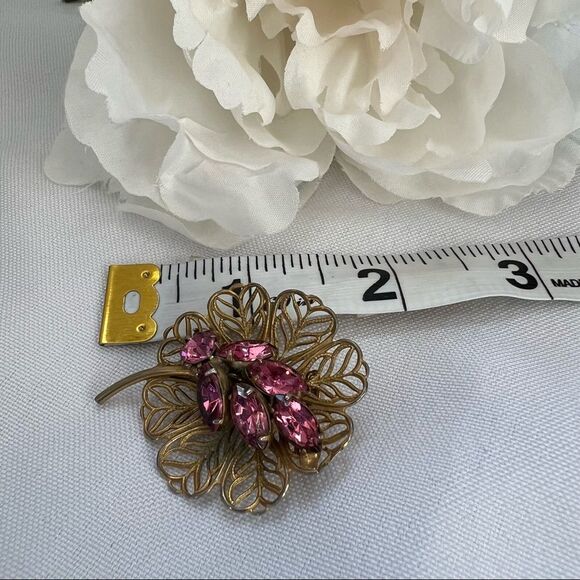Vintage Marquise Cut Pink Stone Gold Tone Flower Brooch - Picture 6 of 6